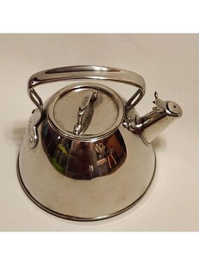 All-Clad Gourmet Accessories Stainless Steel Stovetop Tea Kettle 2 quart 1.9L